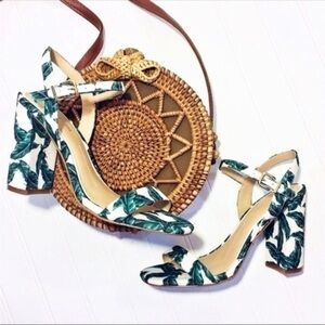 Gianni Bini palm leaf high Heel sandal 8.5